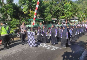 Pengamanan lomba gerak jalan di wilayah binaan 