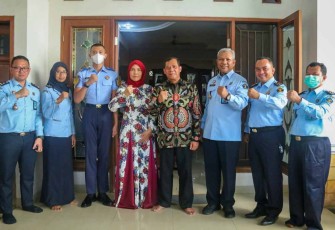 Tejo Harwanto saat mengunjungi sesepuh purnabakti pengayoman 