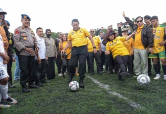 Wakapolda Jabar Brigjen Pol Bariza Sulfi saat kick off turnamen sepak bola usia dini KBPP Polri Cup 2022 di Bandung