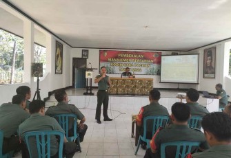 Sea Lendra saat memberikan manajemen pertanian kepada babinsa