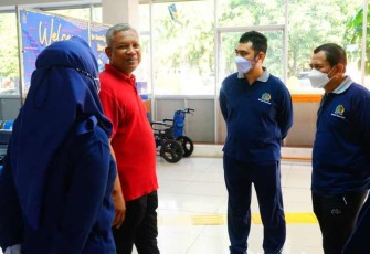 Kakanwil Tejo saat meninjau layanan publik kanim Tangerang