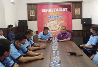 Kadiv Pemasyarakatan Kanwil Kemenkumham Banten Hanibal saat memberikan arahan jajaran Lapas Kelas III Rangkasbitung 