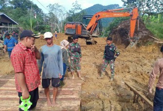 Pembangunan jalan penghubung desa Bahenap salah satu sasaran fisik TMMD Regtas Ke-114 Kodim 1206/Putussibau 