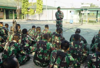 Dandim 0805/Ngawi saat berikan arahan prajuritnya 