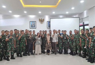 Prajurit Lanud Mus foto bersama usai sosialisasi perbankan syariah 