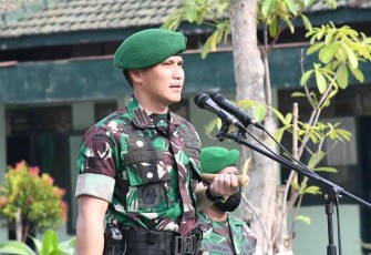Dandim 0802/Ponorogo Letkol Inf Hirta Juni Adriansyah saat pimpin apel prajurit 