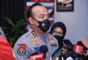 Kadiv Humas Polri saat memberikan keterangan pers 