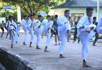 Latihan Beladiri Prajurit Korem 142/Tatag