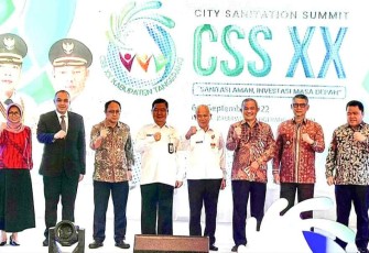 Foto bersama Dirjen Bangda dalam City Sanitation Summit XX di ICE BSD Tangerang Banten 