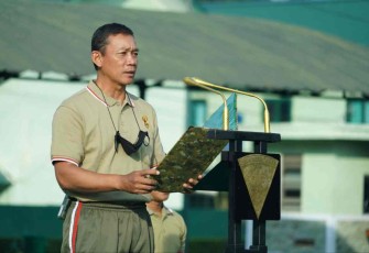 Kasdivif 2 Kostrad saat membacakan amanat Menpora 