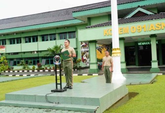 Kasrem 091/ASN saat membacakan amanat Menpora