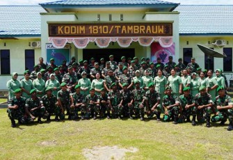 Foto bersama Pangdam Kasuari bersama jajaran Kodim 1810/Tambrauw