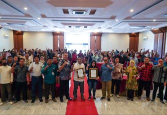 Foto bersama peserta sosialisasi formalisasi usaha mikro strategis di Tegal