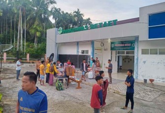 Warga keluar rumah pasca gempa