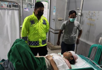 Korban lakalantas menjalani perawatan medis