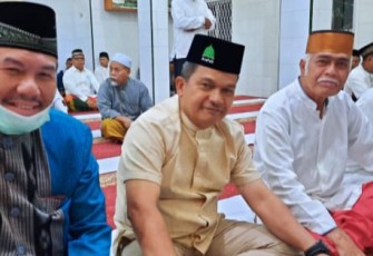 Pangdam I/BB Mayjen TNI Achmad Daniel Chardin saat shalat subuh berjamaah di kota Binjai