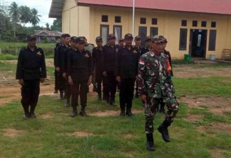 Pelatihan baris berbaris bagi anggota Linmas 