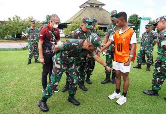 Irjenad Letjen TNI Richard Horja Taruli Tampubolon saat mengecek langsung seleksi