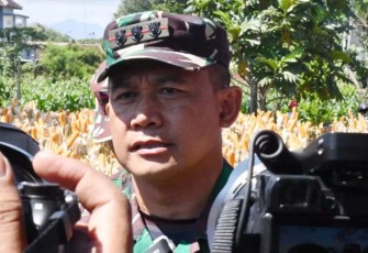 Danrem 081/DSJ Kolonel Inf Deni Rejeki saat memberikan keterangan pers 