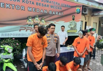 Kapolsek Medan Barat saat konferensi pers 