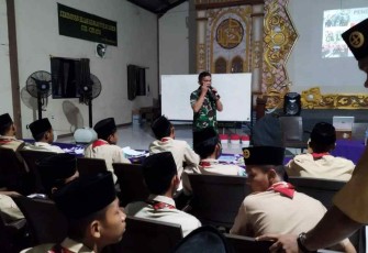 Kapten Arm Sutami Pena saat memberikan materi wasbang