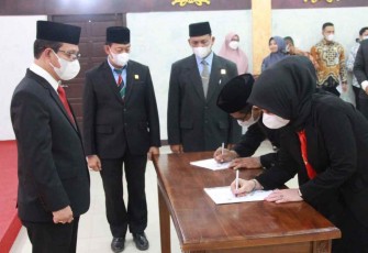 Kakanwil Aceh saat melantik pejabat baru 