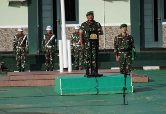 Danrem 181/PVT Brigjen TNI Wawan Erawan saat pimpin upacara 
