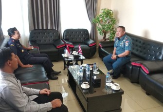 Danyonmarhanlan IV saat bersama Kepala Bea Cukai Tanjungpinang