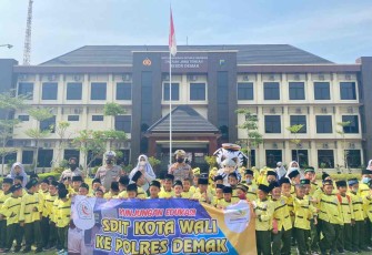 Keceriaan siswa SDIT Kota Wali 
