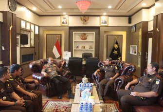 Kapolda Kalteng saat menerima kunjungan Kajati di Mapolda, Rabu (21/9)
