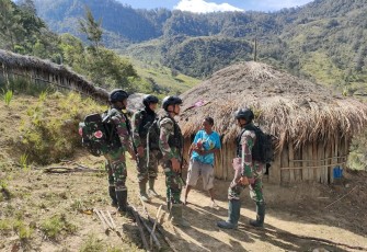 Satgas Yonif 203/Ak anjangsana untuk pererat silaturahmi