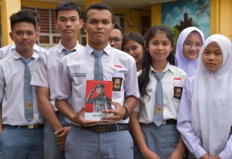 Inspirasi generasi muda wilayah Korem 023/KS, Buku Loper Koran Jadi Jenderal, Kamis (22/9)