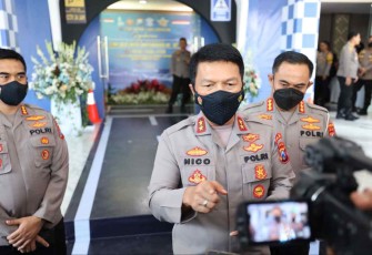 Kapolda Jatim Irjen Pol Nico Afinta saat memberikan keterangan pers launching Monitoring Tracking Checklist, Kamis (22/9)