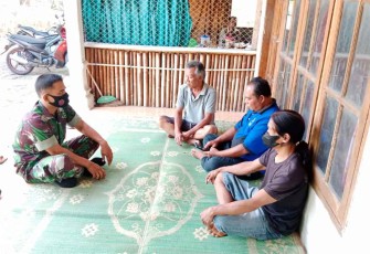 Komsos Babinsa dengan warga binaanya 