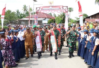 Danrem 023/KS Kol Inf Dodi Triwinarto saat mengunjungi kampung pancasila