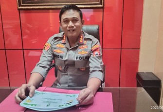 Kapolrestabes Makassar saat memberikan keterangan pers 
