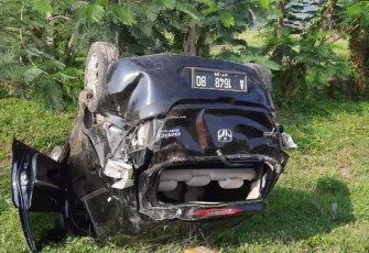 Mobil ringsek pasca kecelakaan di tol Tangerang. Rabu (28/9)