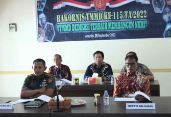 Dandim 1001/HSU-BLG Letkol Inf Dhuwi Hendradjaja saat mengikuti Rakernis TMMD ke 115 secara virtual. Kamis (29/9)