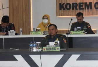 Danrem 081/DSJ Kolonel Inf Deni Rejeki saat mengikuti Rakernis TMMD ke 115. Kamis (29/9)