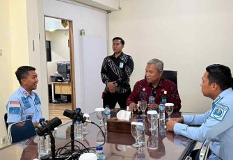Tejo Harwanto saat memberikan wejangan jajaran Kanim Cilegon