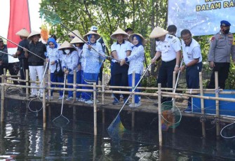 Panen raya ikan bandeng di Muara Tawar Tarumajaya Kabupaten Bekasi. Jum'at (30/9)