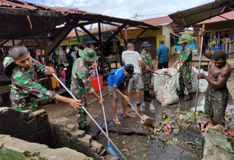 Bersihkan areal pasar perbatasan