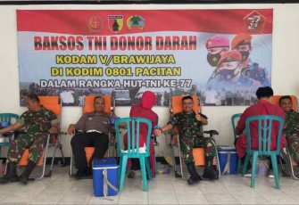 Donor darah Kodim 0801/Pacitan. Senin (3/10)