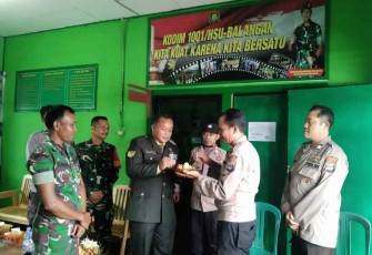 Surprise Kapolsek Danau Panjang sambangi Koramil di HUT TNI ke-77. Rabu (5/10)