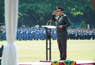 Pangdiv 2 Kostrad Mayjen TNI Syafrial Inspektur Upacara HUT TNI ke-77.Rabu (5/10)