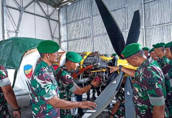 Praktek siswa Diklapa II Peralatan di Depohar 10 Lanud Husein Sastranegara Bandung. Kamis (13/10)
