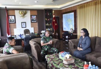 Pangdam Kasuari Mayjen TNI Gabriel Lema saat menerima Kepala BPS provinsi Papua Barat 