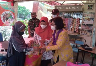 Penyerahan bantuan stunting di wilayah binaan 