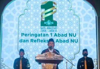 Menteri Teten Masduki saat memberikan sambutan peringati Hari Santri Nasional di Malang