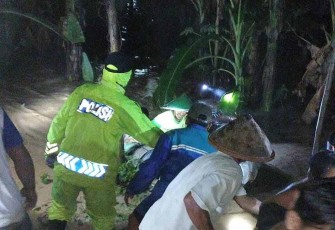 Evakuasi warga terjebak banjir